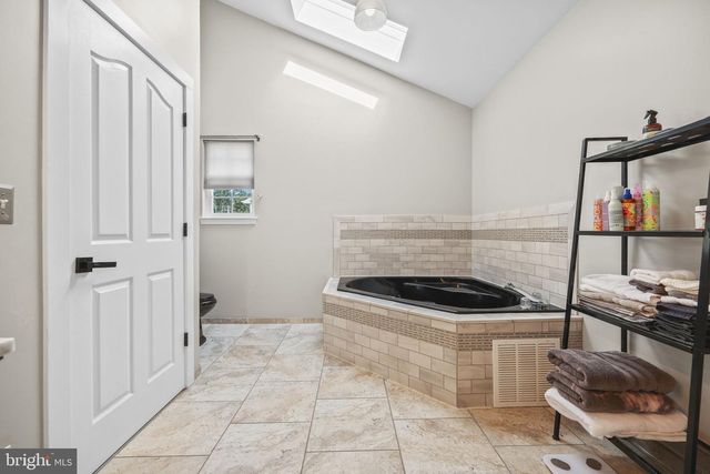 1009 BEACH LN, Manahawkin, NJ 08050