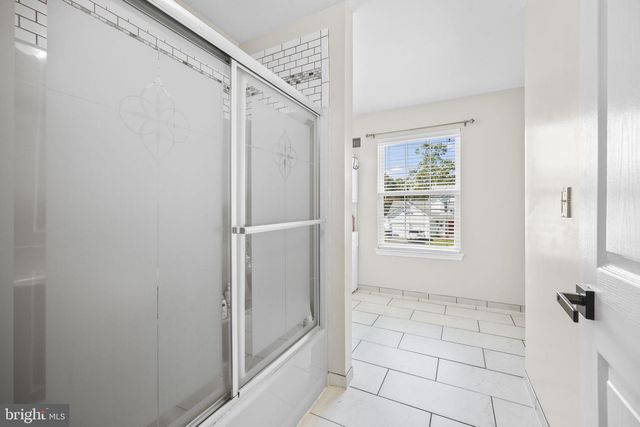 1009 BEACH LN, Manahawkin, NJ 08050
