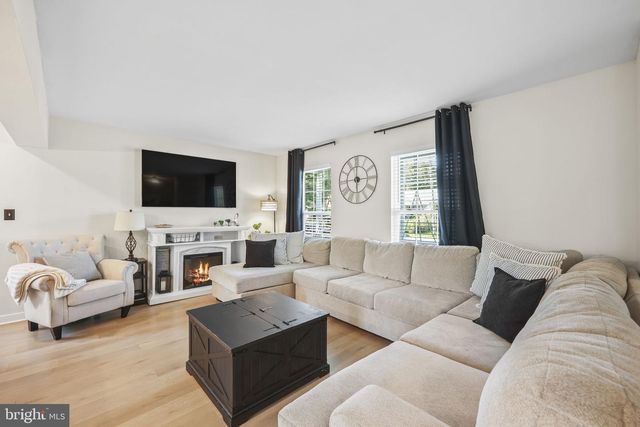 1009 BEACH LN, Manahawkin, NJ 08050