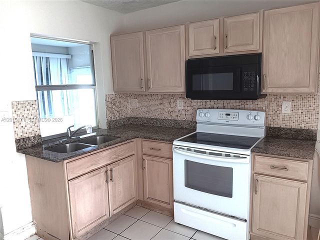 7004 NW 67th Ave, Tamarac, FL 33321