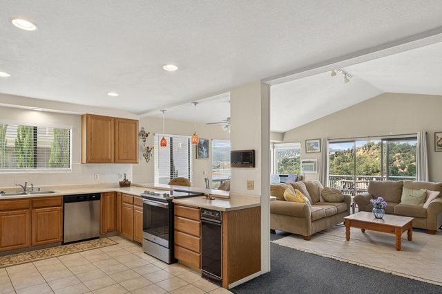 2537 Shoreline Road, Bradley, CA 93426
