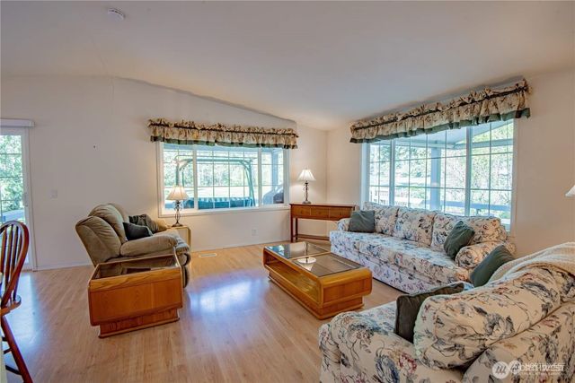 70 N Fairway Drive E, Hoodsport, WA 98548