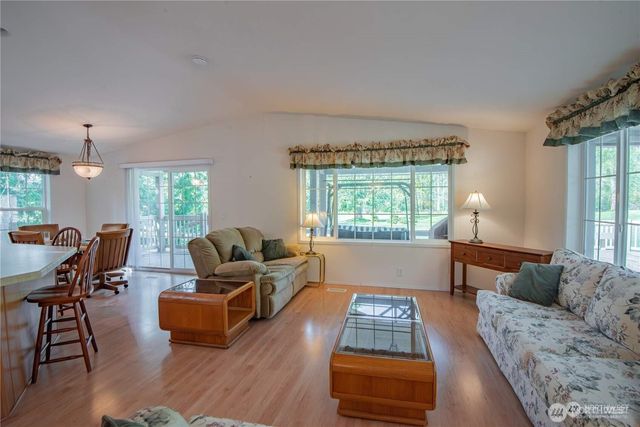 70 N Fairway Drive E, Hoodsport, WA 98548