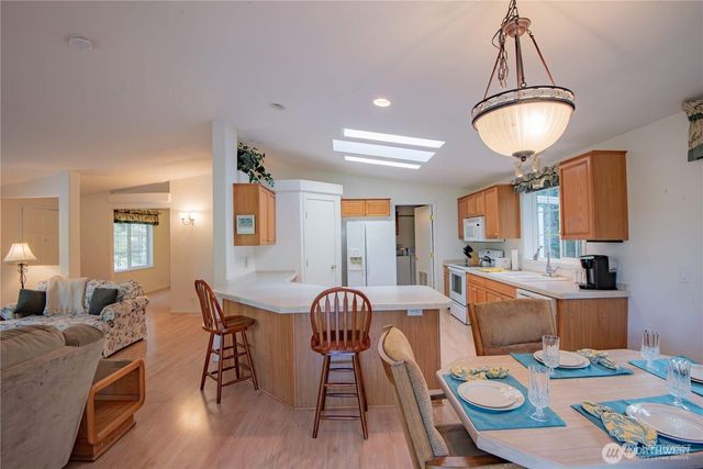 70 N Fairway Drive E, Hoodsport, WA 98548