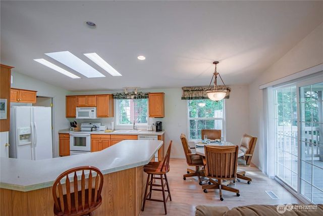 70 N Fairway Drive E, Hoodsport, WA 98548