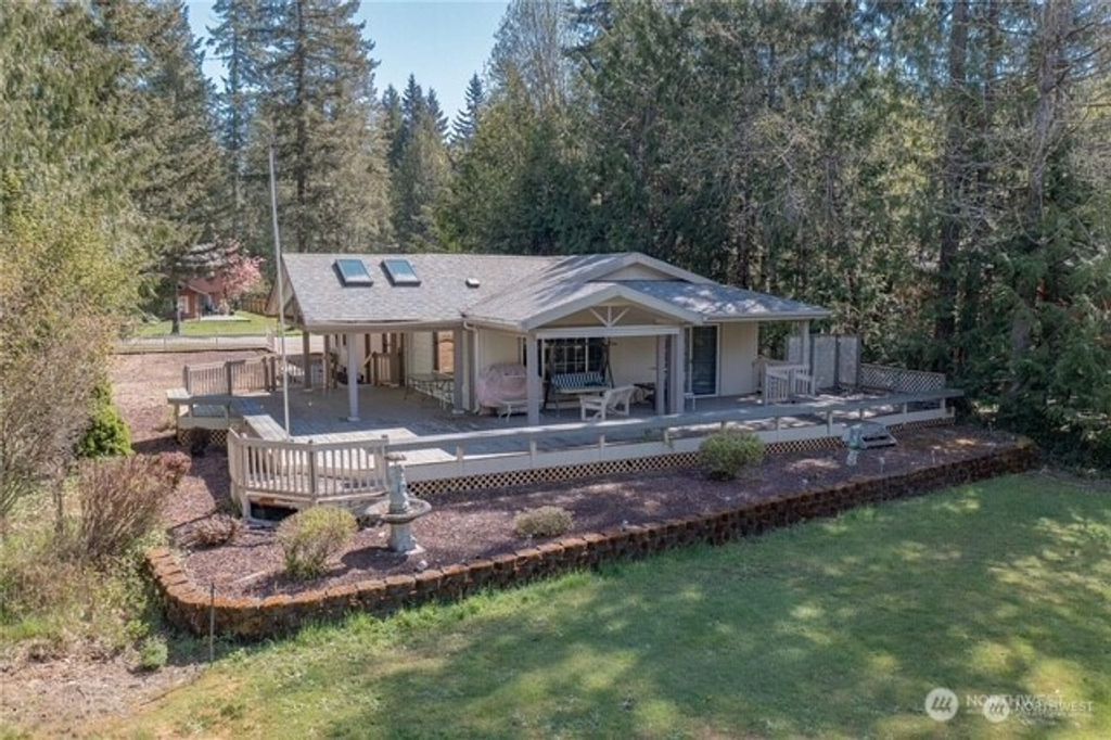 70 N Fairway Drive E, Hoodsport, WA 98548