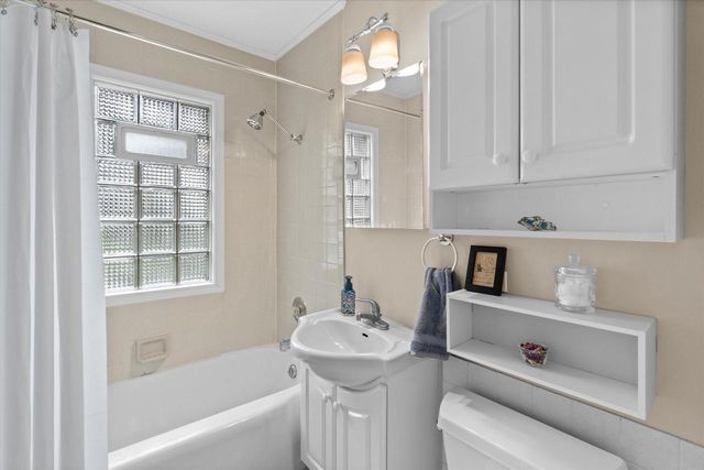 2116 N 85th STREET, Wauwatosa, WI 53226