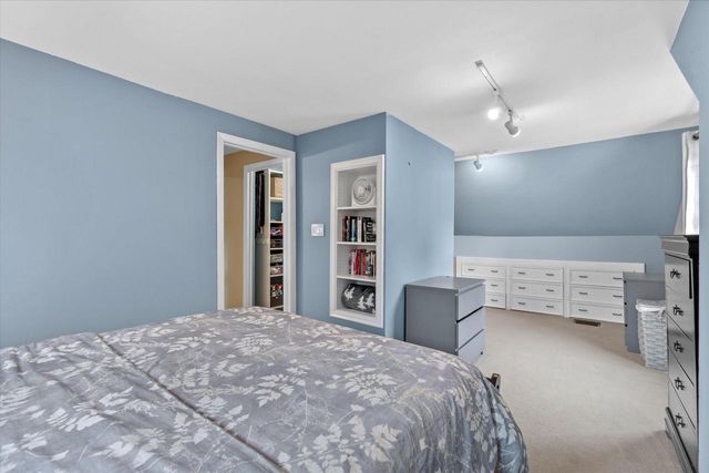 2116 N 85th STREET, Wauwatosa, WI 53226