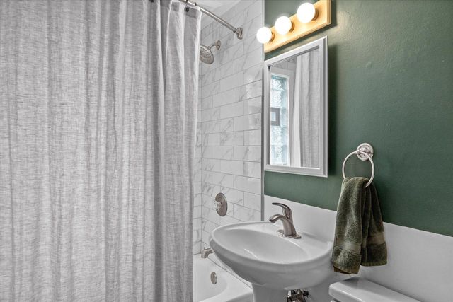 2116 N 85th STREET, Wauwatosa, WI 53226