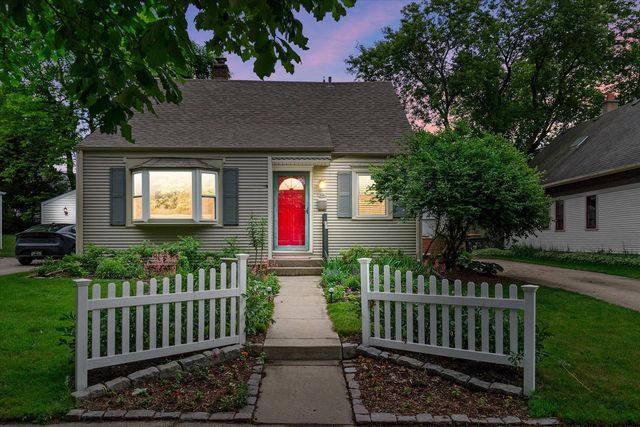 2116 N 85th STREET, Wauwatosa, WI 53226