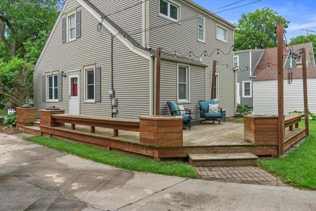 2116 N 85th STREET, Wauwatosa, WI 53226