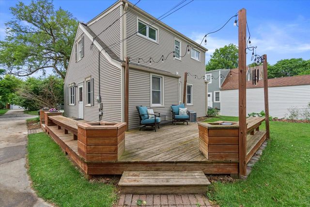 2116 N 85th STREET, Wauwatosa, WI 53226
