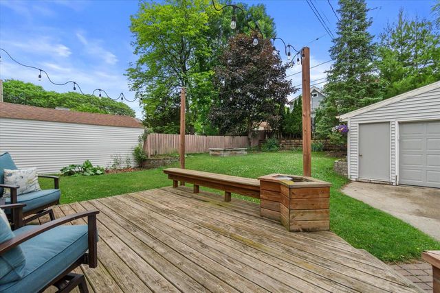 2116 N 85th STREET, Wauwatosa, WI 53226