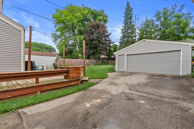 2116 N 85th STREET, Wauwatosa, WI 53226