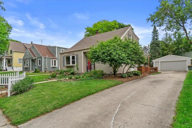 2116 N 85th STREET, Wauwatosa, WI 53226