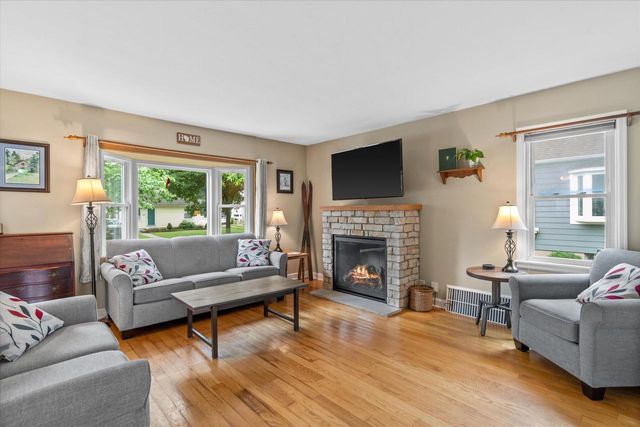 2116 N 85th STREET, Wauwatosa, WI 53226