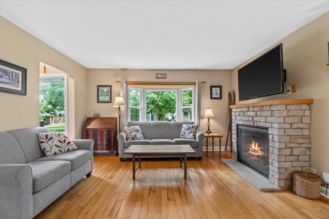 2116 N 85th STREET, Wauwatosa, WI 53226