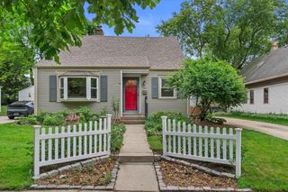 2116 N 85th STREET, Wauwatosa, WI 53226