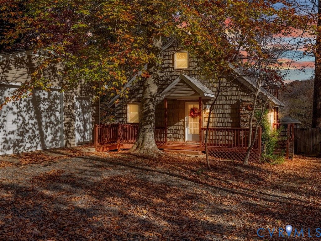 7048 Lakeshore Dr, New Kent, VA 23141