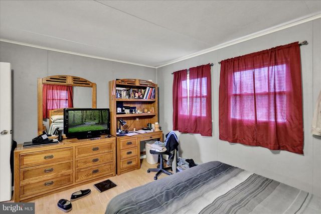 227 E NOBLE AVE, Shoemakersville, PA 19555