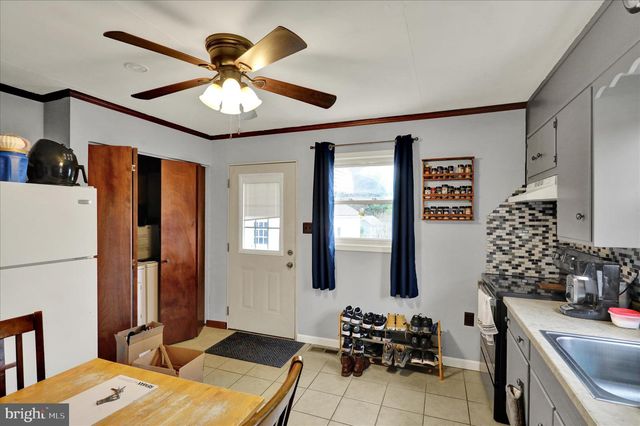 227 E NOBLE AVE, Shoemakersville, PA 19555
