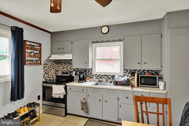 227 E NOBLE AVE, Shoemakersville, PA 19555