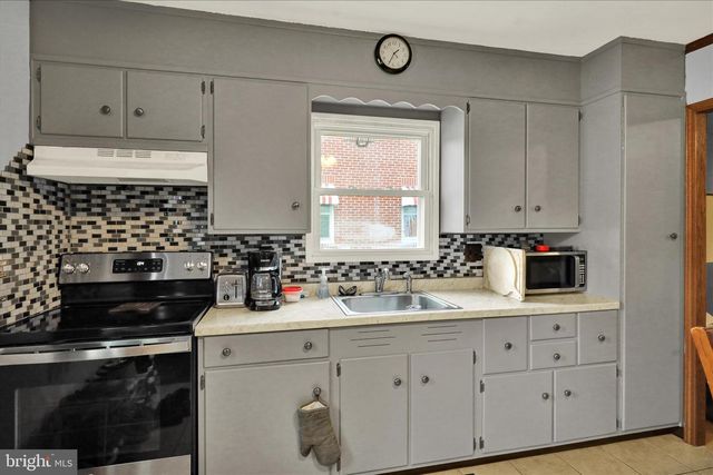227 E NOBLE AVE, Shoemakersville, PA 19555