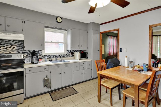 227 E NOBLE AVE, Shoemakersville, PA 19555
