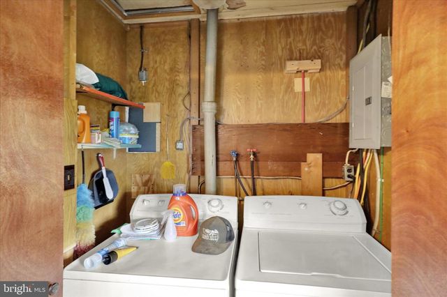 227 E NOBLE AVE, Shoemakersville, PA 19555