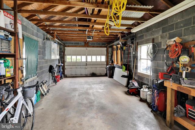 227 E NOBLE AVE, Shoemakersville, PA 19555