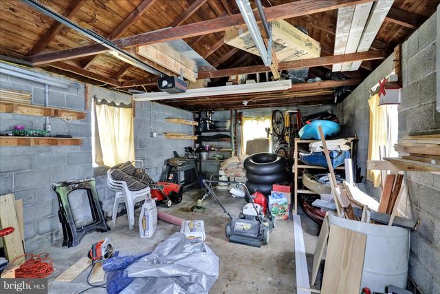 227 E NOBLE AVE, Shoemakersville, PA 19555