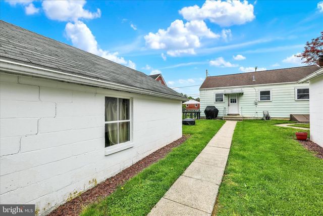 227 E NOBLE AVE, Shoemakersville, PA 19555