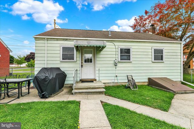 227 E NOBLE AVE, Shoemakersville, PA 19555