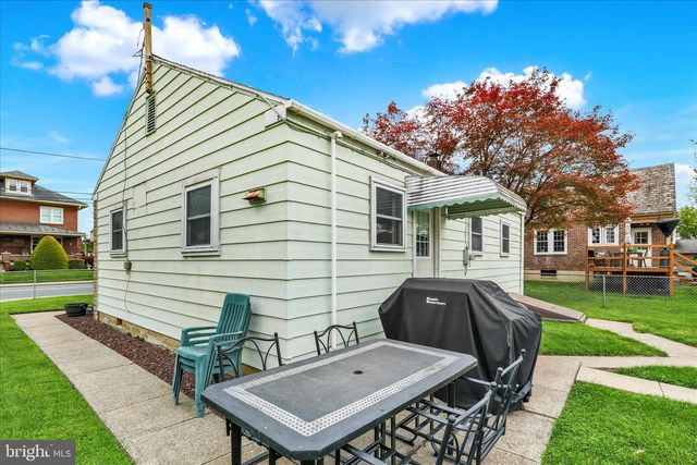 227 E NOBLE AVE, Shoemakersville, PA 19555
