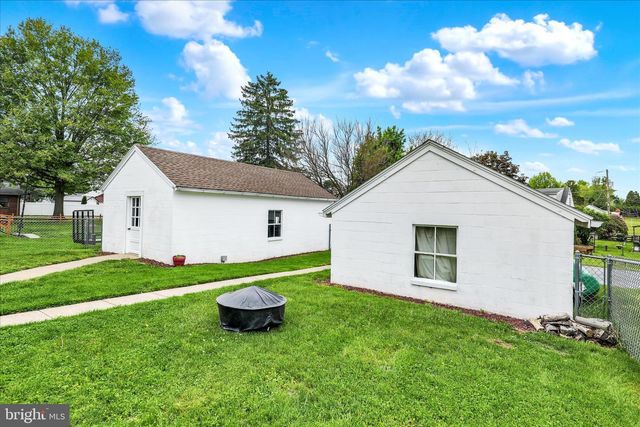 227 E NOBLE AVE, Shoemakersville, PA 19555