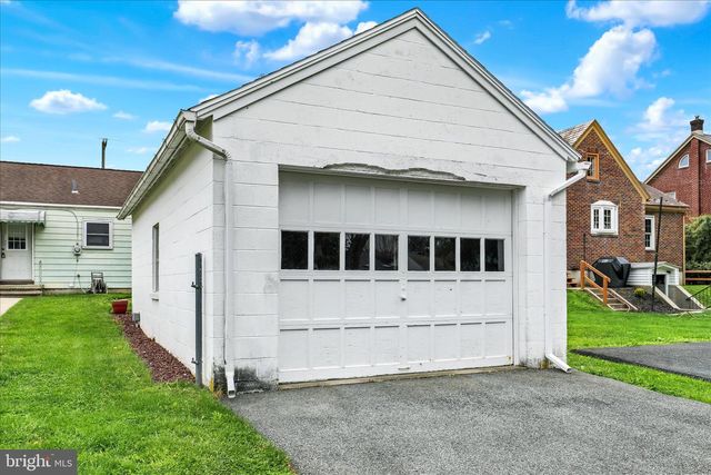 227 E NOBLE AVE, Shoemakersville, PA 19555