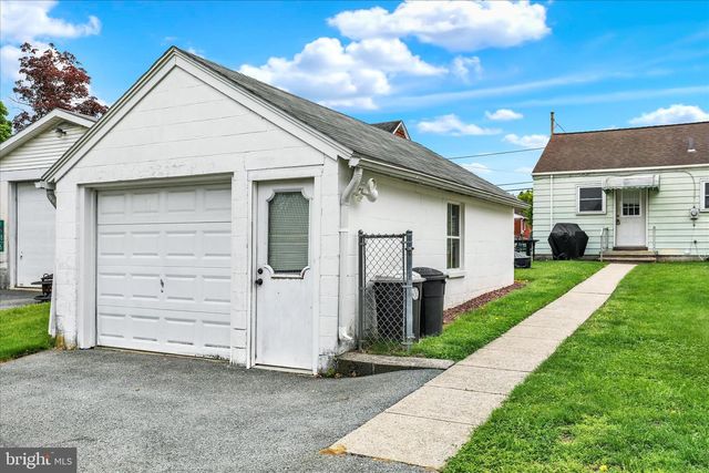 227 E NOBLE AVE, Shoemakersville, PA 19555