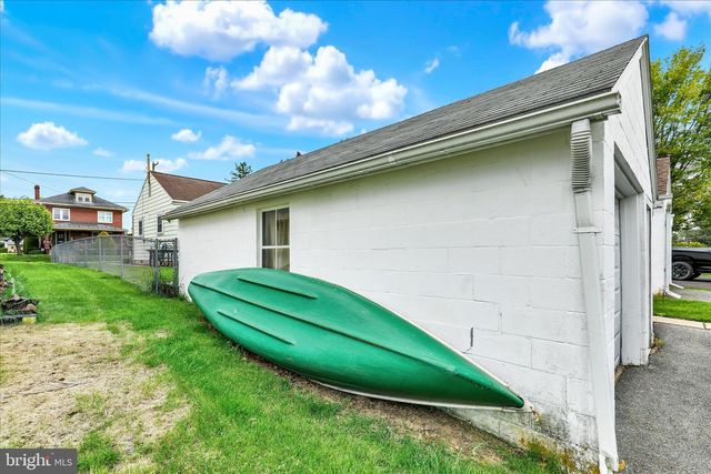 227 E NOBLE AVE, Shoemakersville, PA 19555