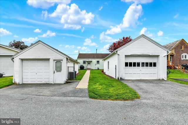 227 E NOBLE AVE, Shoemakersville, PA 19555