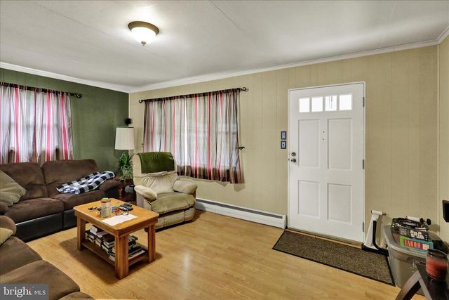 227 E NOBLE AVE, Shoemakersville, PA 19555