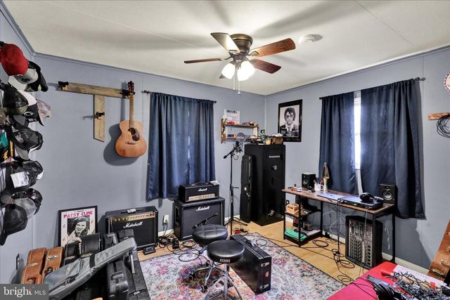 227 E NOBLE AVE, Shoemakersville, PA 19555