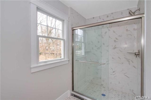 22 Avenue E, Holbrook, NY 11741