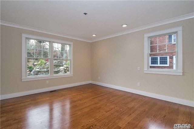 22 Avenue E, Holbrook, NY 11741