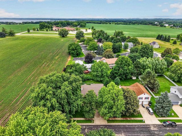 610 Nordic Trail, Stoughton, WI 53589