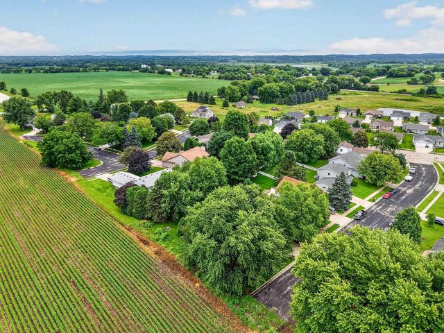 610 Nordic Trail, Stoughton, WI 53589