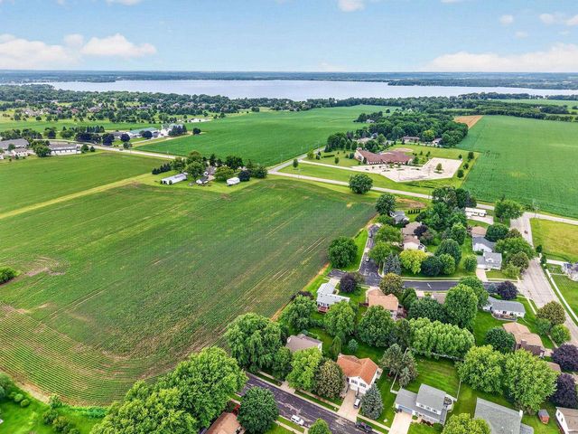610 Nordic Trail, Stoughton, WI 53589