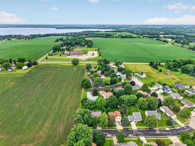 610 Nordic Trail, Stoughton, WI 53589