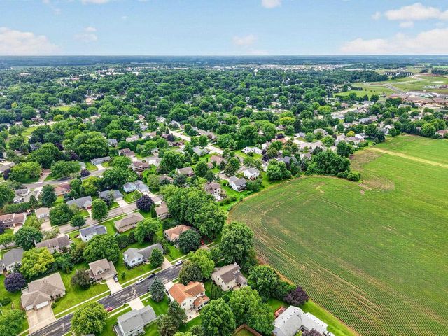 610 Nordic Trail, Stoughton, WI 53589