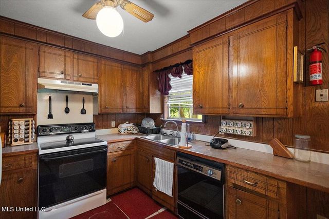 2530 Crestleigh Manor, Jackson, MS 39204