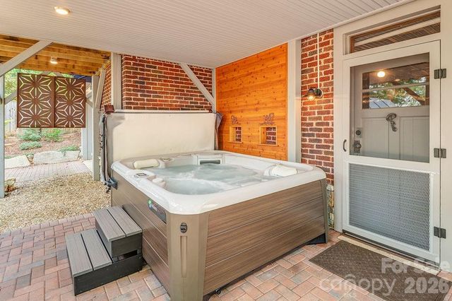 83 Tacoma Circle, Asheville, NC 28801